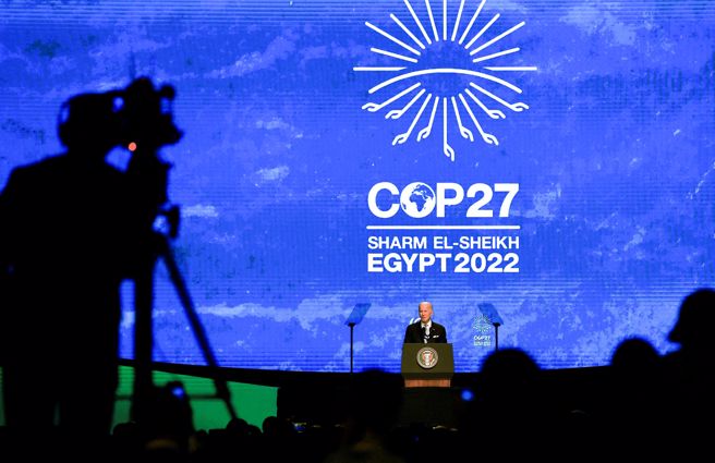 美國總統拜登在COP27氣候峰會上發表演講。（路透）