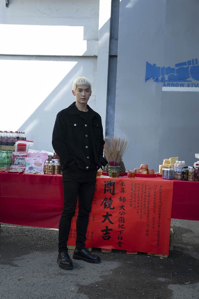 吴思贤剧中穷途末路遭通缉。（阿荣影业提供）