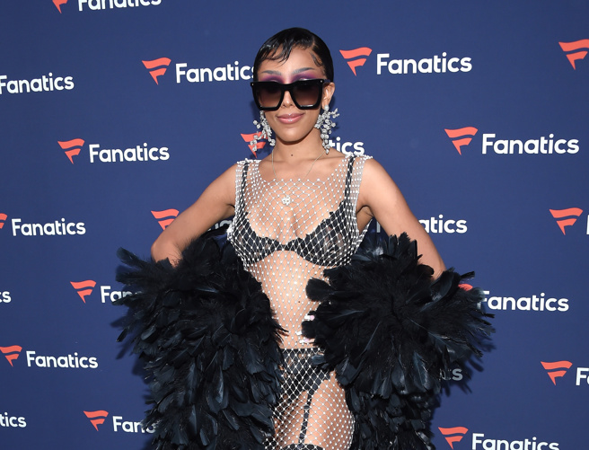 蜜桃猫朵佳(Doja Cat)过去以率性展现自我的风格被受网友关注。（图／shutterstock）