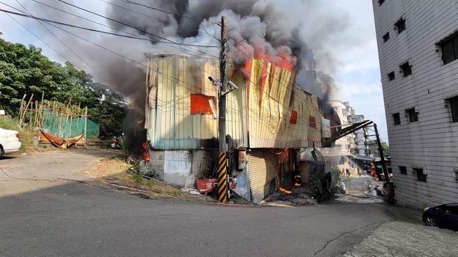 桃園市龜山區1民宅發生火警。（翻攝照片）
