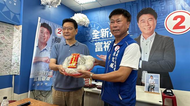 資深媒體人趙少康12日到台東為國民黨籍台東市長候選人陳銘風打氣。（蔡旻妤攝）