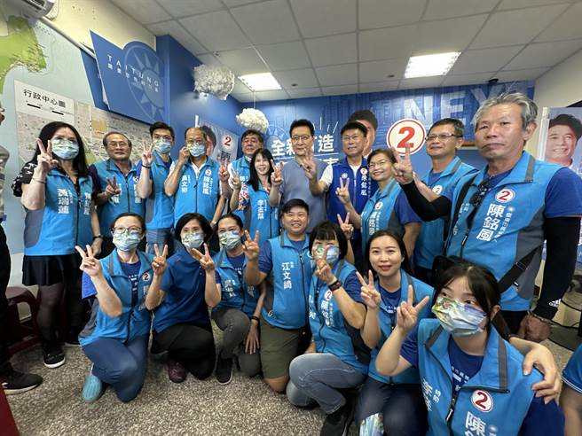 資深媒體人趙少康12日到台東為國民黨籍台東市長候選人陳銘風打氣。（蔡旻妤攝）