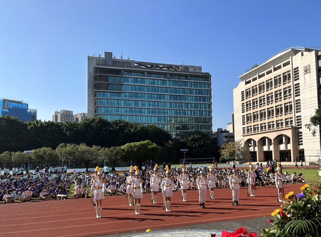 华江高中仪队表演。(摄/景义婷)
