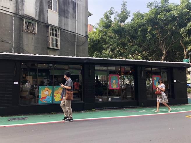 荷裔画家罗斌创作出8幅〈国父游台北〉系列作品。（张芷瑜摄）