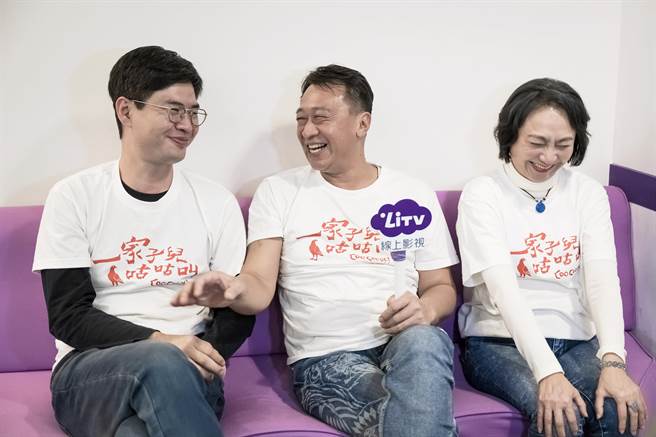 导演詹京霖（左起）、游安顺、杨丽音开心分享拍片趣事。（LiTV、台北双喜电影提供）