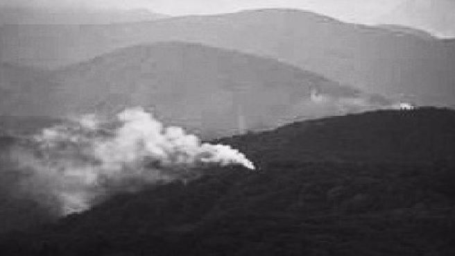 如同河内山让在报告中所描述，抗战时，中国由于缺乏无线电器材，偏远山区的防空监视哨，还必须使用传统的「狼烟」 来传递防空情报。当地面监视哨人员发现敌机后，立刻升起「狼烟」，而后，一峰接一峰的传递速度，较敌机稍快。所以当日机飞抵目标区上空时，我方的驱逐机已经在天空等候他们。（图文：作者朱力扬提供）