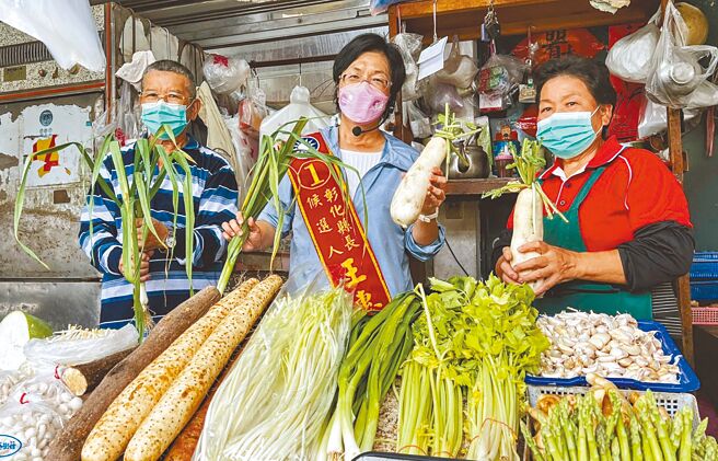 國民黨彰化縣長王惠美到華陽市場拜票，表示「彰化有好料」，縣府團隊勇創新局。（王惠美競選總部提供／吳敏菁彰化傳真）