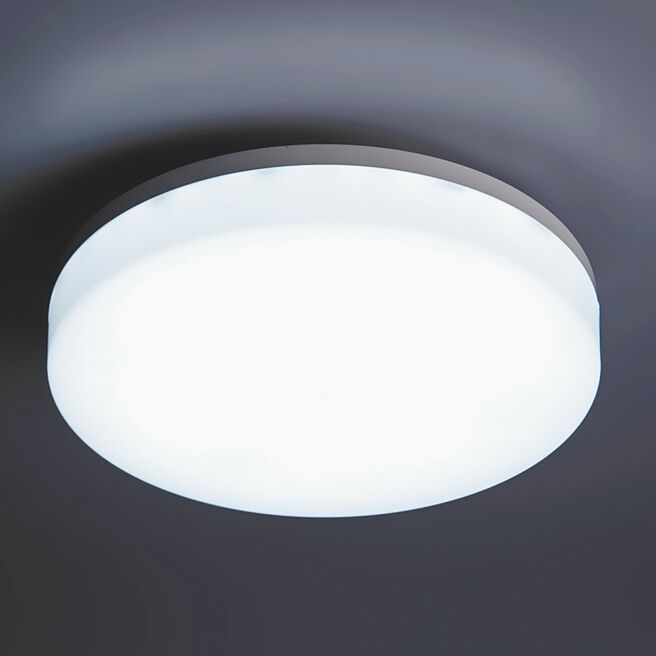 特力屋的星际18W三段调光LED吸顶灯，可选择最让自己放松的亮度。特价1290元。（特力屋提供）