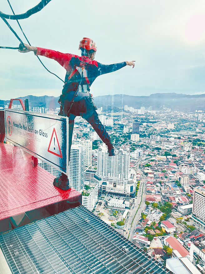 世界最高的高空走道「The Gravityz」，位在檳城最高的光大大廈65樓。（吳娮翎攝）