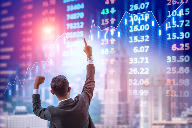 謝金河認為，美股費城半導體指數從低檔正式交叉向上，對台股有非常大助力。（示意圖／Shutterstock）