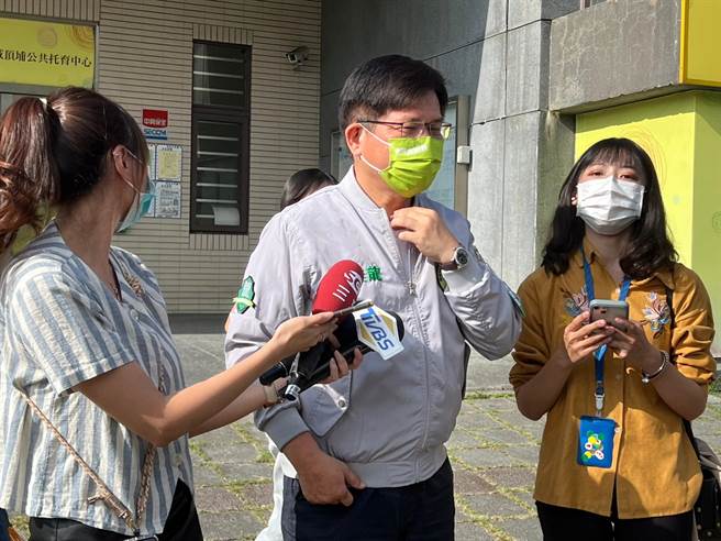 林佳龙批侯友宜行政独裁。（王扬杰摄）