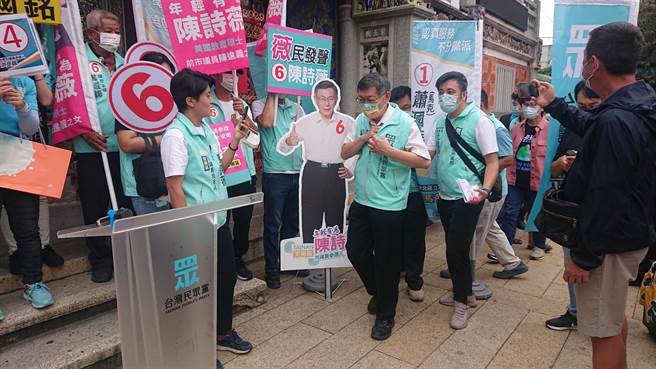 台北市长柯文哲拜访善化庆安宫。（程炳璋摄）