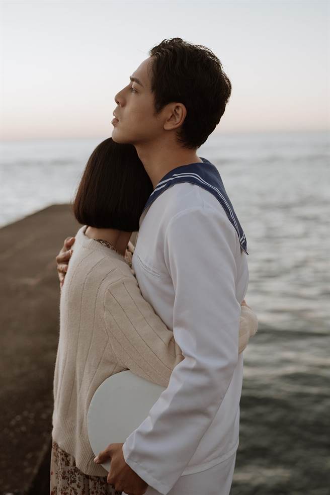 江健榆亲自演出新歌〈生命中的浪花〉MV。（图／就爱音乐提供）