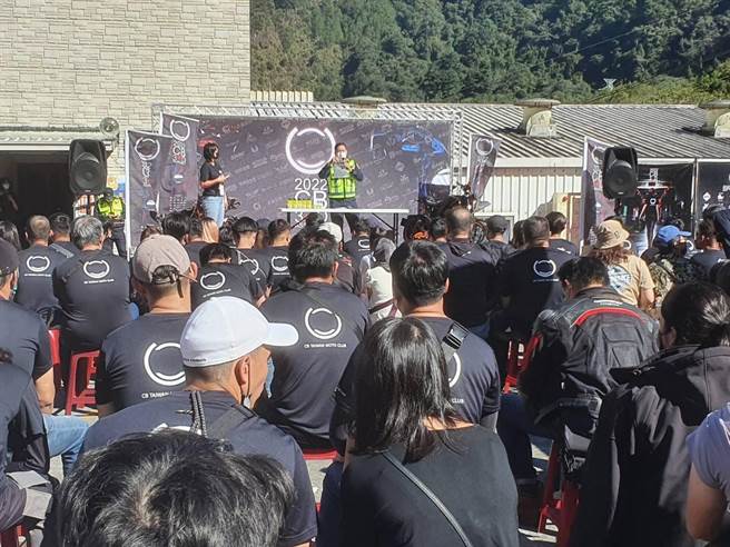 首次CB重機車系全國大型車聚活動，13日下午1時在谷關龍谷飯店停車場舉行！和平警呼籲騎士注意用路安全。(警方提供)