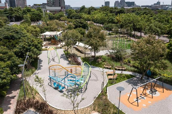 竹北市公24兴隆公园一完工广受孩子、家长的好评与喜爱，获得「2022年美国缪思设计大奖(Muse Design Awards)」公园景观类金奖殊荣。（新竹县府提供／邱立雅竹县传真）