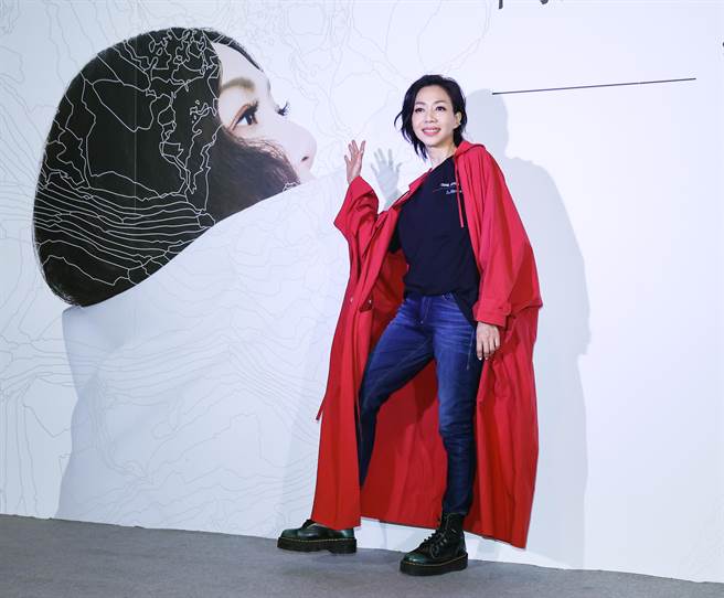 萬芳12日在小巨蛋演出順利落幕，在慶功宴上分享近況。（羅永銘攝）