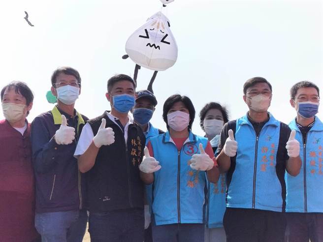 鹿港镇公所举办「鹿港风筝节」迎接九降风到来季节成了传统，今年以「筝好味派对」为主体，13日开幕。（吴敏菁摄）