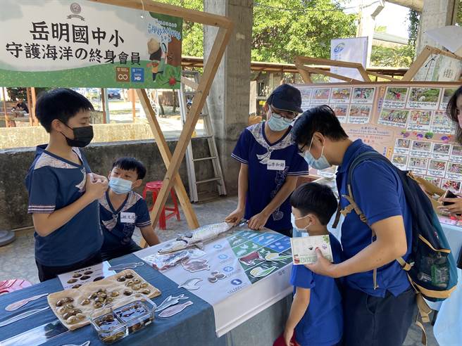  獲得台美生態學校認證銀牌的宜蘭縣岳明國中小，昨也參與校園永續行動體驗、永續主題工作坊及集點闖關等多元活動。（吳佩蓉攝）