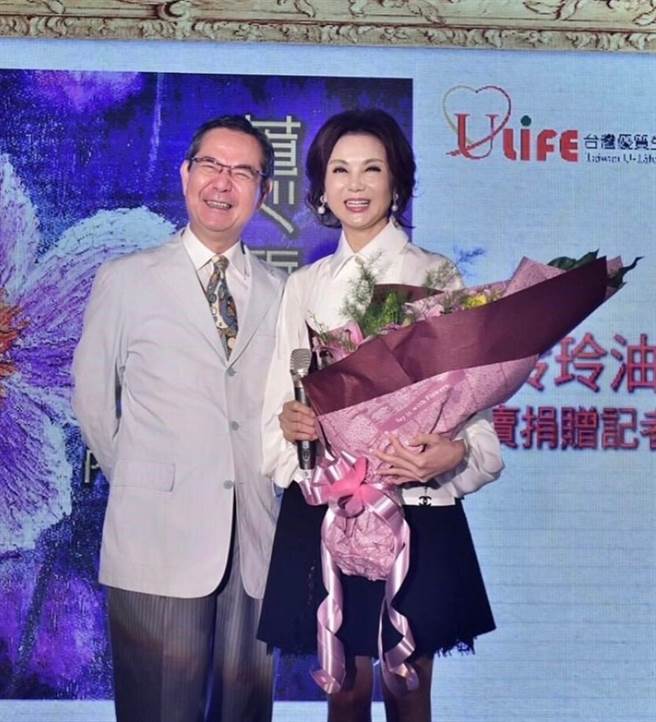 謝玲玲（右）不捨好友巴戈病逝，會將他的愛心傳承下去。（摘自IG）