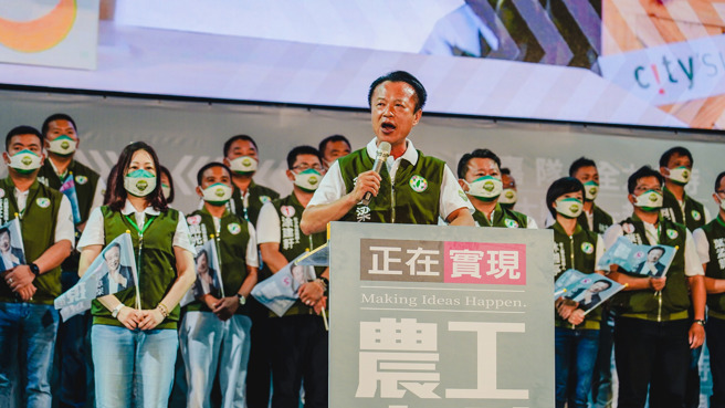 翁章梁(中)強調，農工大縣一定要所有鄉親幫忙，要拜託大家幫忙催票、固票，團結衝出最高票！（圖／取自翁章梁臉書）