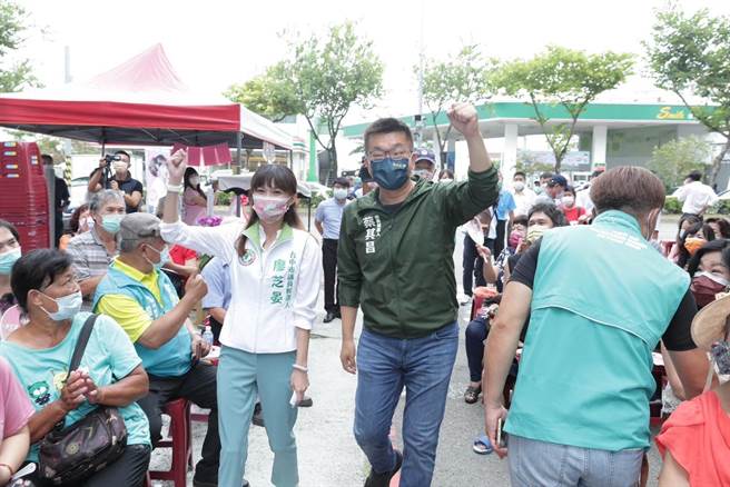 廖芝晏強調，請堅定市長支持蔡其昌，議員堅定投給民進黨「提名」的候選人廖芝晏與謝志忠。(廖芝晏提供)