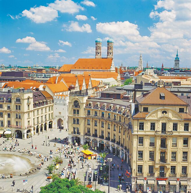 全球被新冠肺炎疫情橫掃後，歐美國家率先解封宣示與病毒共存。圖為德國慕尼黑。（慕尼黑機場提供）