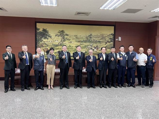 检察总长邢泰钊在台东地检署召开一、二、三审区域联合查贿专案会议(最高检提供)