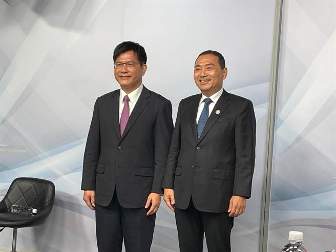 传林佳龙（左）将接副阁揆，PTT乡民为新北市长侯友宜（右）打抱不平。（图／叶书宏摄）