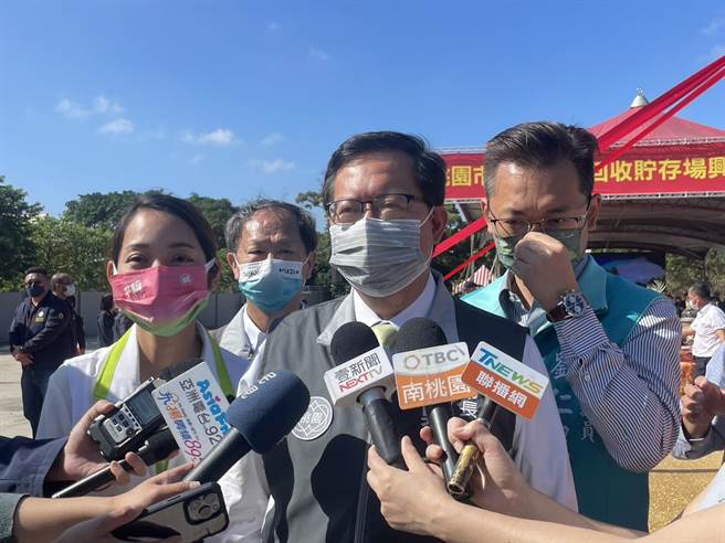 受虐兒家長求見桃園市長因忙選舉遭拒？桃園市長鄭文燦說，3教保員已遭停職。(呂筱蟬攝)