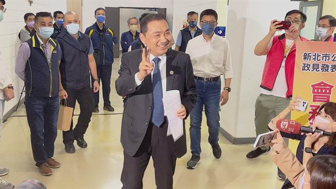 对于对手不断紧咬2024议题，侯友宜回应，现在在选的是2022的市长。（吕健豪摄）