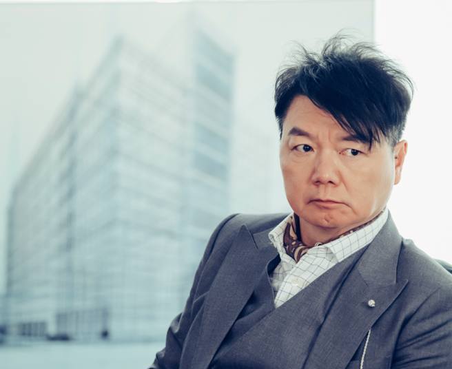 香港男星艾威曾被喻為一代綠葉王。(圖/微博)