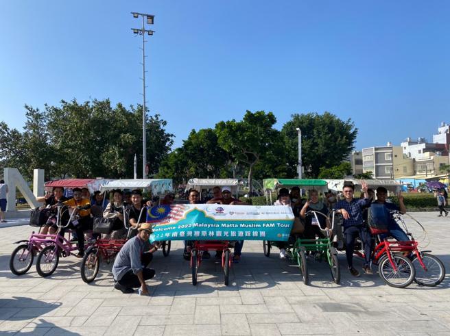 踩线团贵宾深度探访旗津(高雄市观光局提供)