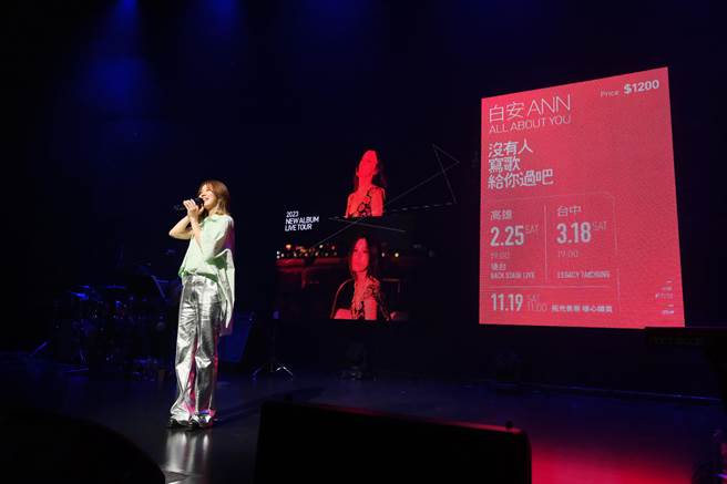 白安明年将到台中高雄开唱白安与台下歌迷大合照。（相信音乐提供）