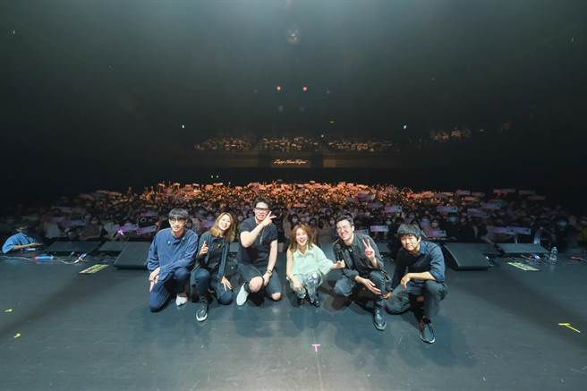 白安「没有人写歌给你过吧」新歌演唱会吸引满场歌迷。（相信音乐提供）