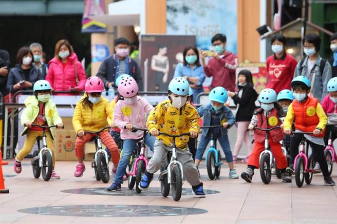 新北欢乐耶诞城 运动明星周末陪玩。（新北市体育处提供）