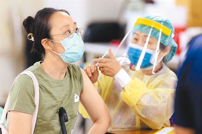 台北市新冠疫苗接種預約平台第38期將在11月15日至18日上午9時至晚上9時開放預約。（本報資料照片）