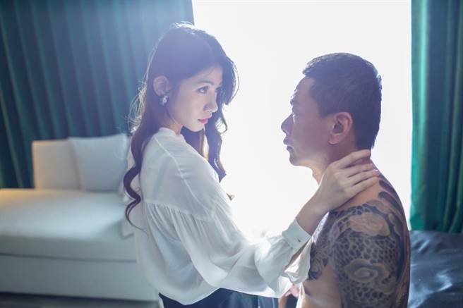 李康生（右）和李千娜的對手戲相當有看頭。（禾力文創提供）