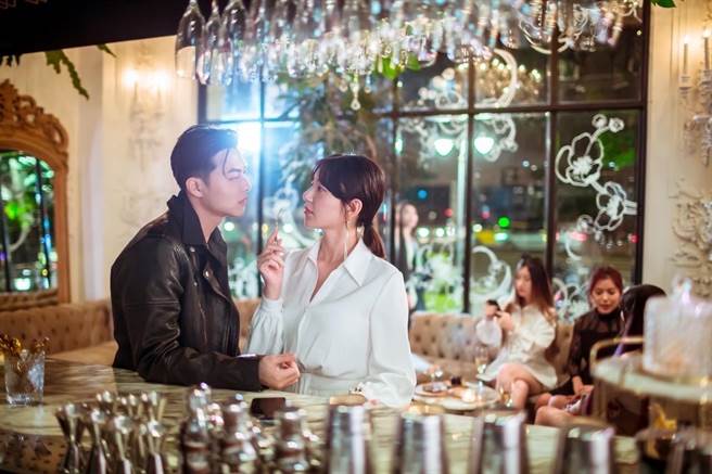 王子（左）和郭雪芙的感情線，為電影帶來另一種氛圍。（禾力文創提供）