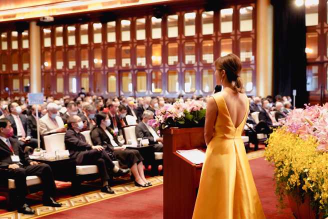 吳怡霈主持工業節慶祝大會有上千位嘉賓，還有總統親臨現場。（圖／吳怡霈(Patty) facebook）