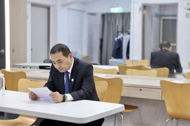 新北市长侯友宜表示，塭仔圳市地重划案辅导4217间厂家搬迁，期间做到0抗争，很感谢各方的努力。（取自侯友宜脸书）