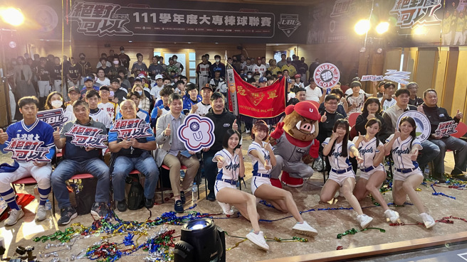 111学年度大专棒球联赛（UBL）公开一级11月22日开打。（毛琬婷摄）