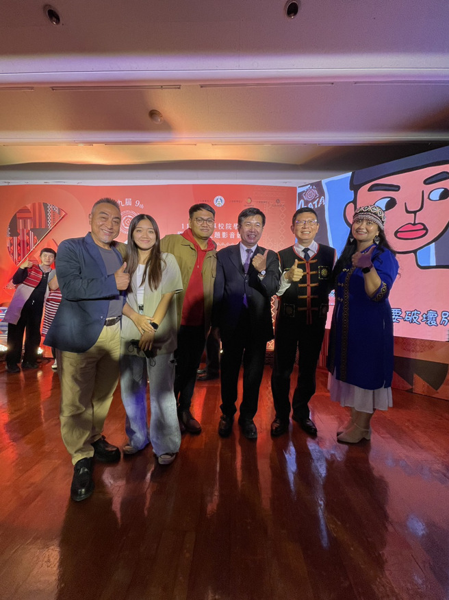 義守大學原民院學生，將文化注入於創作中，用影像看見真實、傳承文化，奪下MATA紀錄片類首獎與銅獎。(照片來源：義守大學提供)