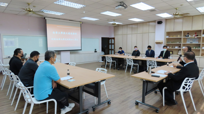 双方希望本次合作能达到双赢，为培育在地优质球员以及多元成军为全国联赛一起努力。(照片/南华大学提供)