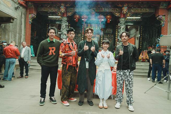 薛仕凌、王柏杰、柯震东、陈妍霏、杨铭威出席《乩身》开镜仪式。（Netflix提供）