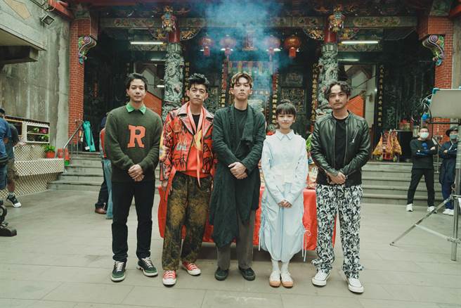 薛仕凌、王柏杰、柯震东、陈妍霏、杨铭威出席《乩身》开镜仪式。（Netflix提供）