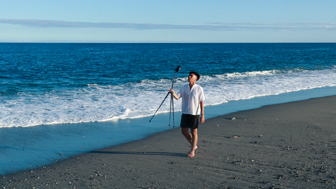 身为台南人的蔡东翰，创作作品跨足表演艺术影像设计、录像及影像装置创作、虚实互动演出。(图／蔡东翰提供)