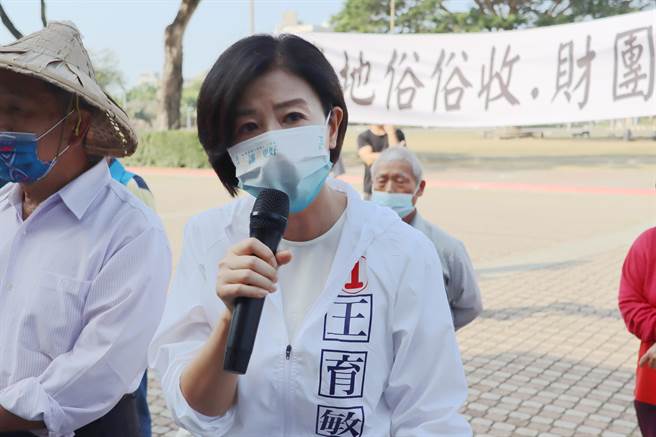 国民党嘉义县长候选人王育敏指责县府漠视农民权益。（吕妍庭摄）