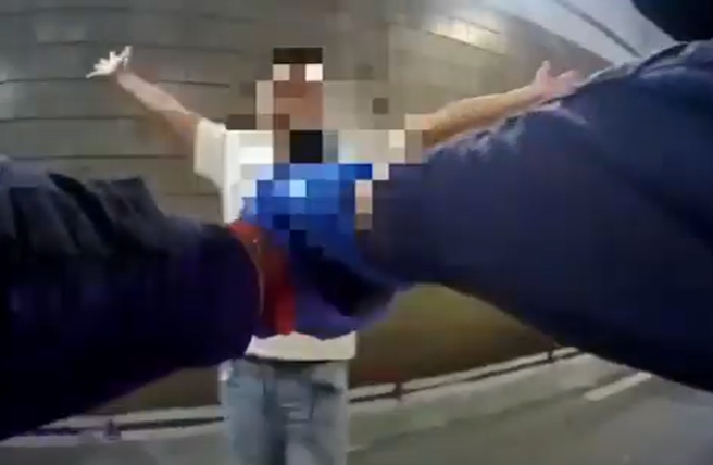 第一視角畫面曝！屁孩飆車害命還襲警，下秒中槍倒地翻滾。(翻攝畫面)