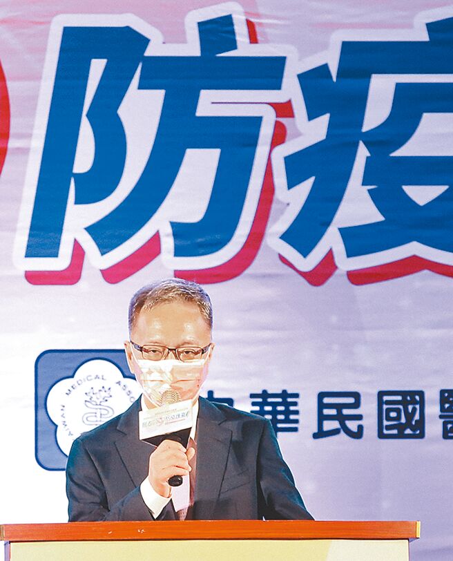 卫福部长薛瑞元13日出席医师节庆祝大会受访表示，每天去回应这一些「虹卫兵」的一些话语搞得身心俱疲，改天要找时间去请教柯大市长，所谓急重症医师，让他来决定我是否应该要住院打点滴。（邓博仁摄）