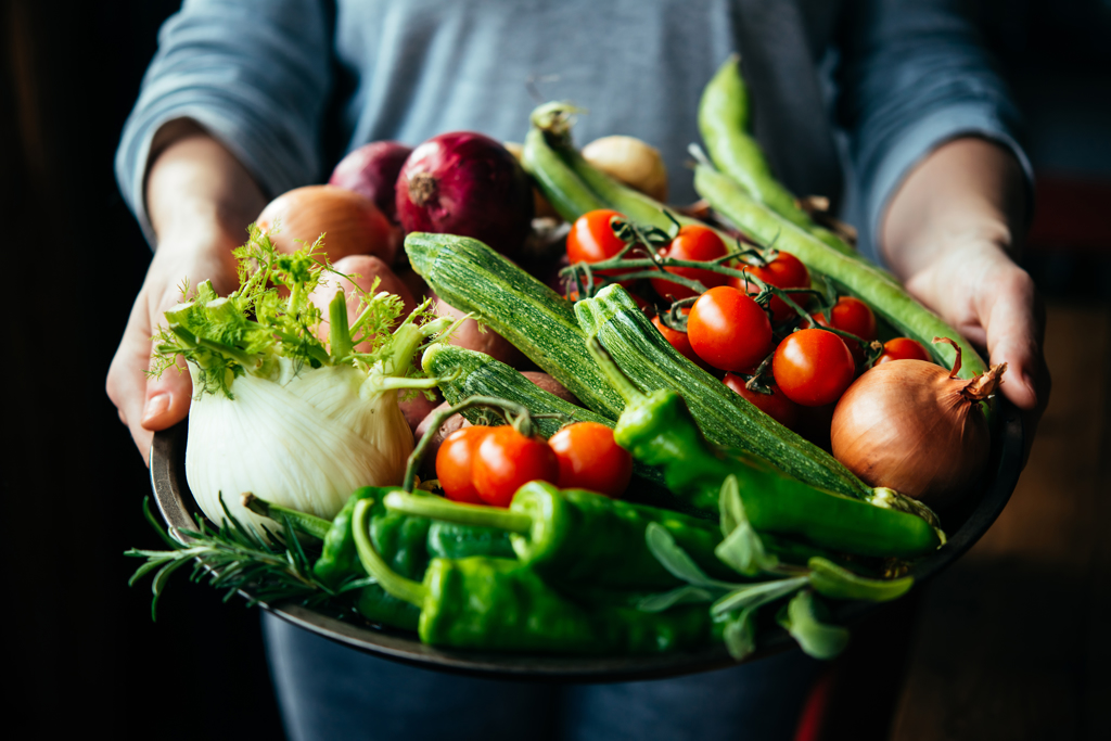 醫師表示，蔬菜含有鉀，有助血壓控制，因此高血壓民眾要多吃蔬菜。( 示意圖 / Shutterstock )